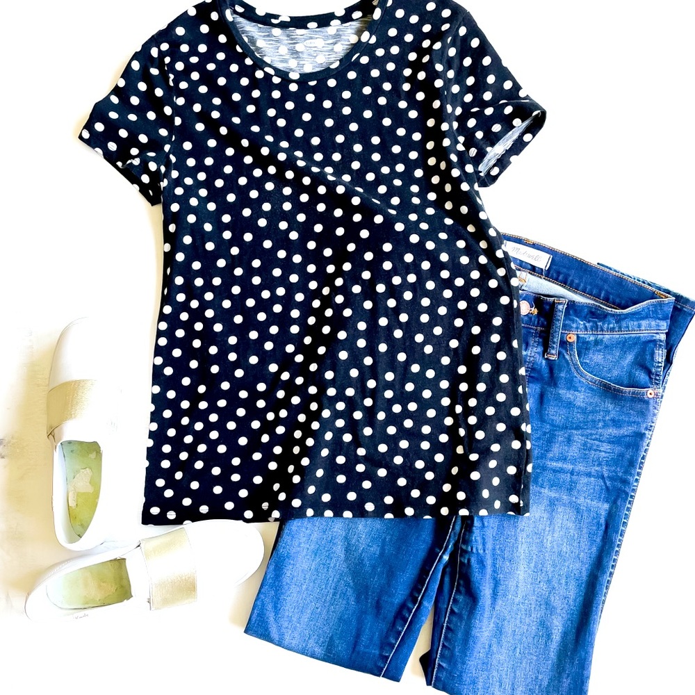 Black and white polka dot old navy t shirt